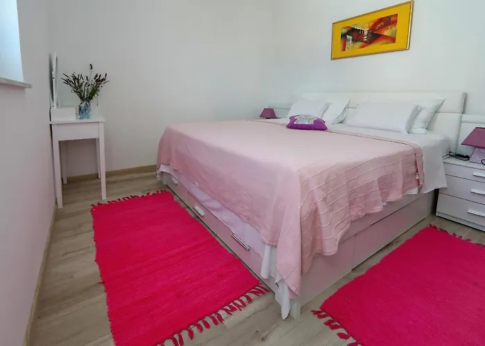 Marina S Pogledom, Appartement