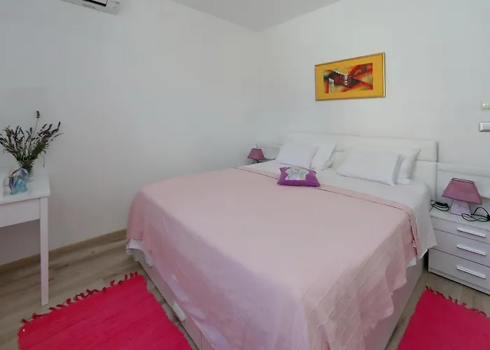 Appartement Marina S Pogledom,