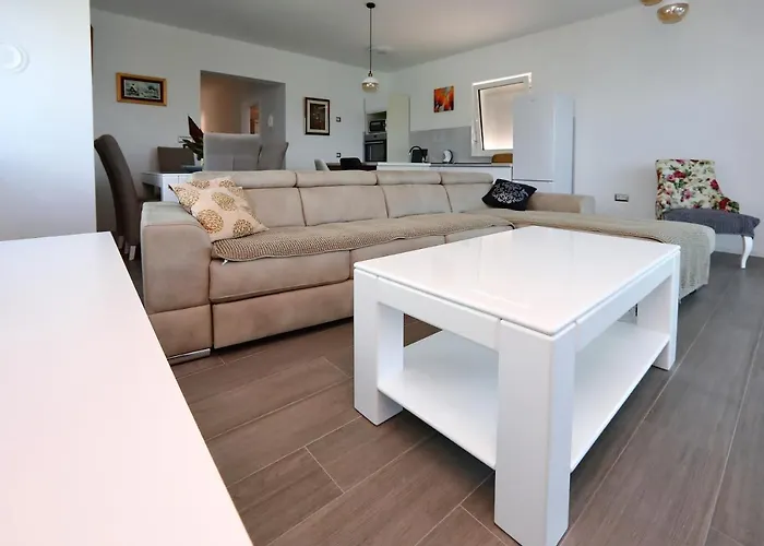 Marina S Pogledom, Appartement