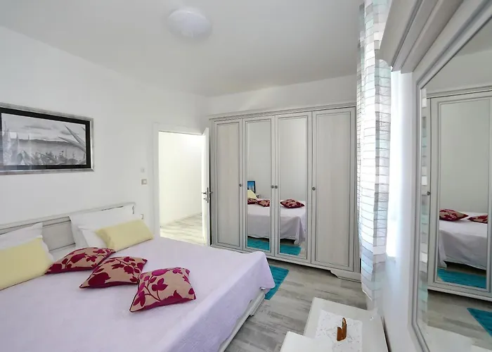 Marina S Pogledom, Appartement *