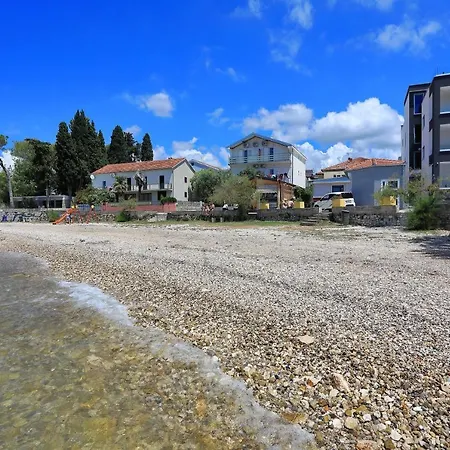 Marina S Pogledom, *