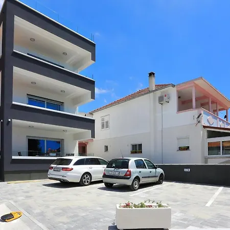 Marina S Pogledom, Apartment *