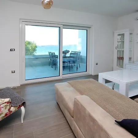 Marina S Pogledom, Apartment