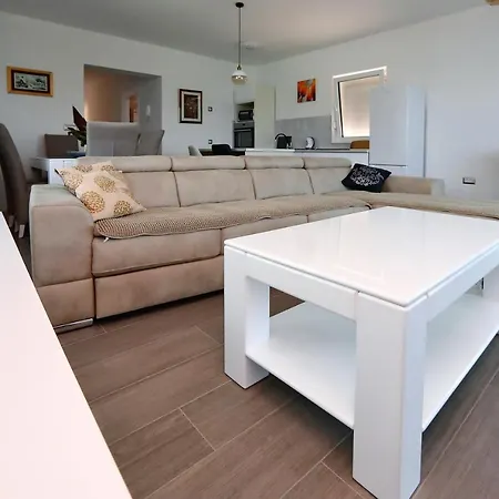 Marina S Pogledom, Apartment