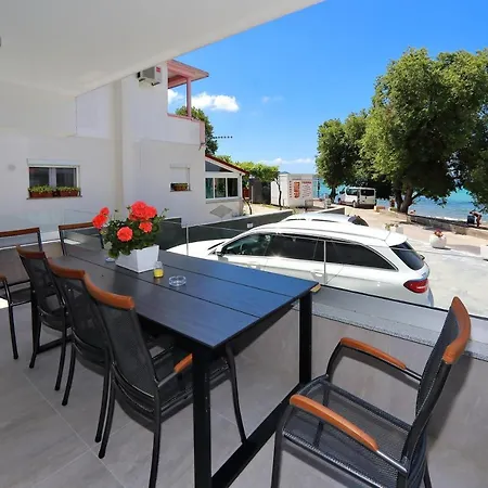 Marina S Pogledom, *