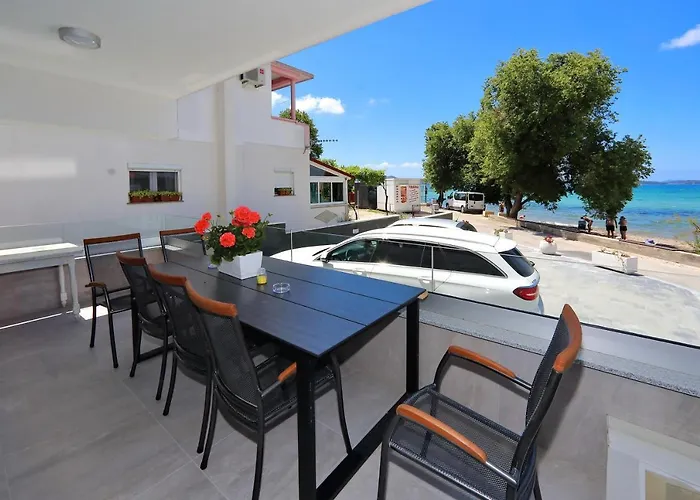 Marina S Pogledom, *